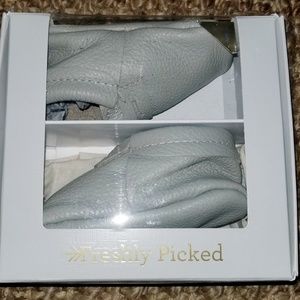 NIB Freshly Picked Size 4 Moccasins